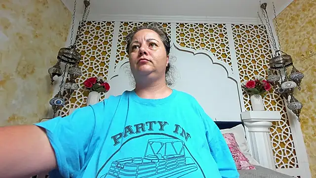 Snapshot of AleshaArabian chatting on September 2025 03:13:01 AM AleshaArabian online show from September 2025 03:13:01 AM