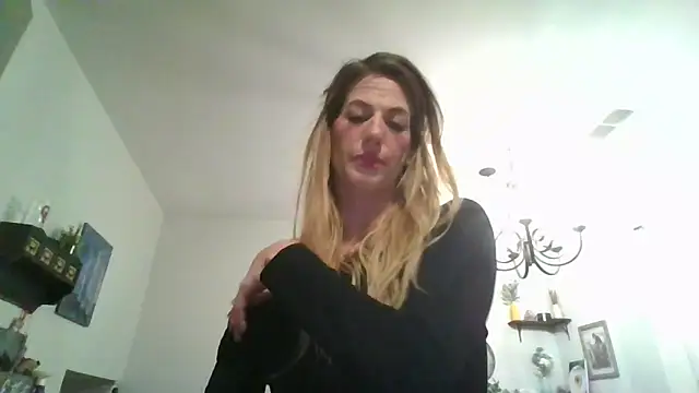 Snapshot of Rhodesxox chatting on October 2025 05:48:01 AM Rhodesxox online show from October 2025 05:48:01 AM