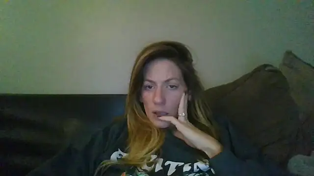 Snapshot of Rhodesxox chatting on November 2025 11:30:01 PM Rhodesxox online show from November 2025 11:30:01 PM