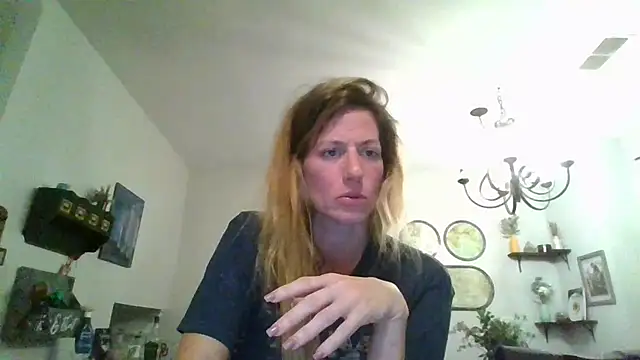 Snapshot of Rhodesxox chatting on October 2025 02:14:02 AM Rhodesxox online show from October 2025 02:14:02 AM