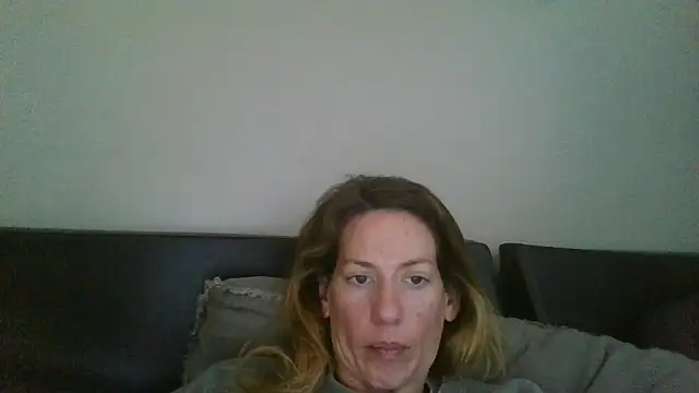 Snapshot of Rhodesxox chatting on November 2025 06:00:02 PM Rhodesxox online show from November 2025 06:00:02 PM