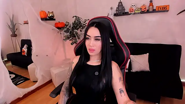 Snapshot of EmmyEvans1 chatting on October 2025 07:37:02 PM EmmyEvans1 online show from October 2025 07:37:02 PM