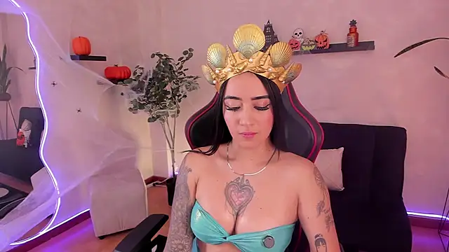 Snapshot of EmmyEvans1 chatting on October 2025 07:51:01 PM EmmyEvans1 online show from October 2025 07:51:01 PM