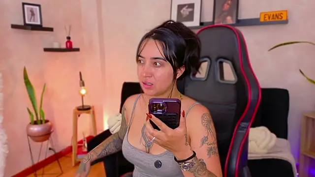 EmmyEvans1 online show from February 2026 05:23:02 PM