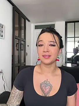 Snapshot of EmmyEvans1 chatting on March 2025 06:46:02 PM EmmyEvans1 online show from March 2025 06:46:02 PM