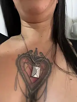 Snapshot of EmmyEvans1 chatting on March 2025 09:10:02 PM EmmyEvans1 online show from March 2025 09:10:02 PM