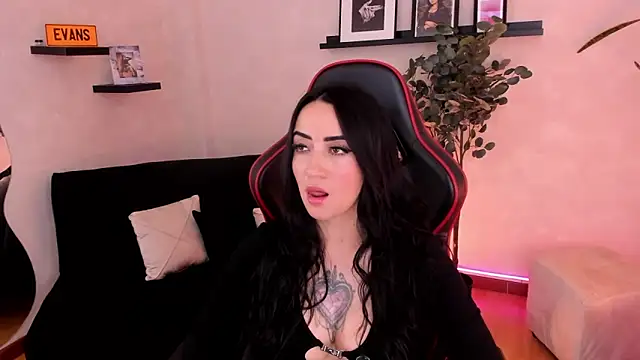 Snapshot of EmmyEvans1 chatting on November 2025 07:41:02 PM EmmyEvans1 online show from November 2025 07:41:02 PM