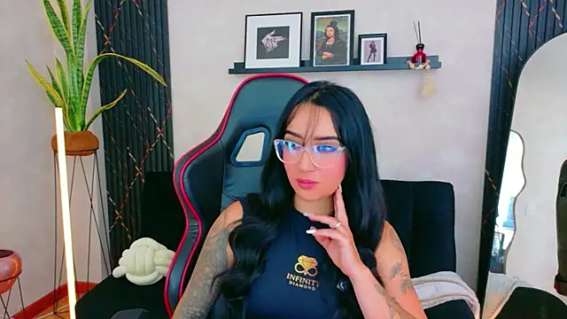 EmmyEvans1 online show from May 2026 07:53:02 PM