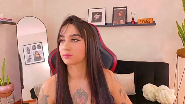 EmmyEvans1 online show from February 2026 07:25:02 PM