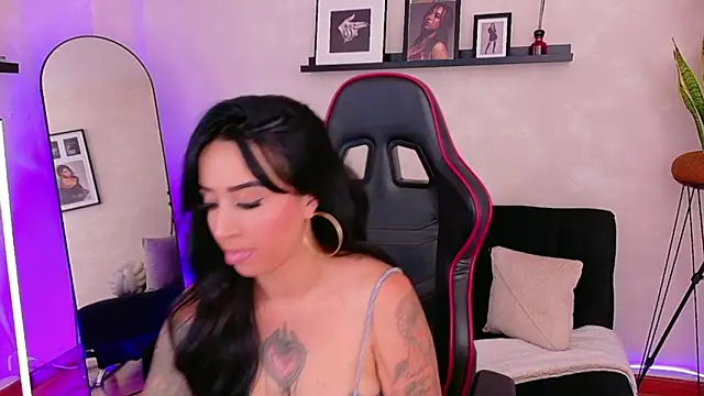 EmmyEvans1 online show from April 2026 07:37:02 PM