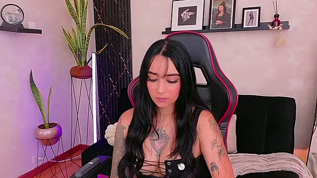EmmyEvans1 online show from April 2026 07:42:01 PM