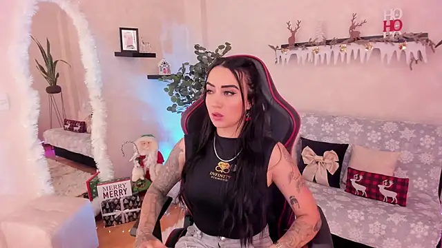 Snapshot of EmmyEvans1 chatting on November 2025 07:47:01 PM EmmyEvans1 online show from November 2025 07:47:01 PM