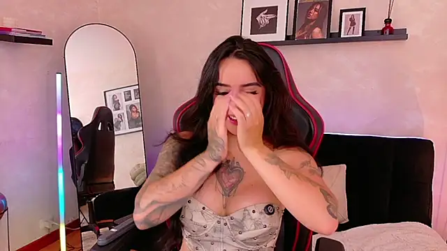 EmmyEvans1 online show from April 2026 07:33:01 PM