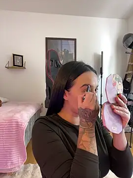 Snapshot of EmmyEvans1 chatting on March 2025 07:25:01 PM EmmyEvans1 online show from March 2025 07:25:01 PM