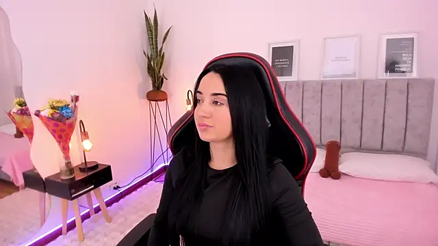 Snapshot of EmmyEvans1 chatting on March 2025 07:47:02 PM EmmyEvans1 online show from March 2025 07:47:02 PM