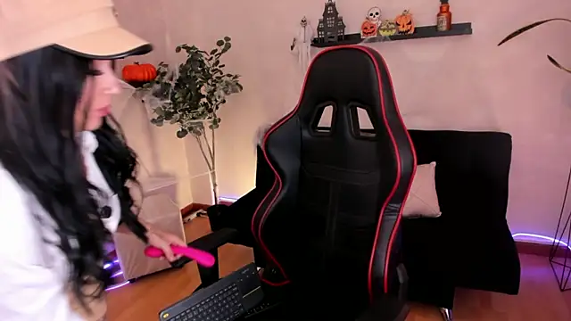 Snapshot of EmmyEvans1 chatting on October 2025 08:09:02 PM EmmyEvans1 online show from October 2025 08:09:02 PM