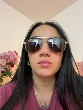 Snapshot of EmmyEvans1 chatting on February 2025 10:52:02 PM EmmyEvans1 online show from February 2025 10:52:02 PM