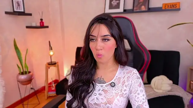 EmmyEvans1 online show from February 2026 07:44:01 PM