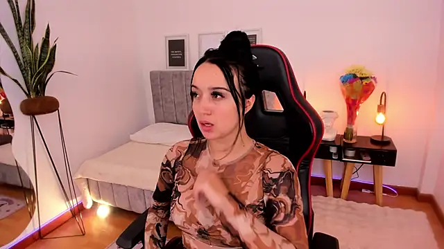 Snapshot of EmmyEvans1 chatting on March 2025 08:00:02 PM EmmyEvans1 online show from March 2025 08:00:02 PM