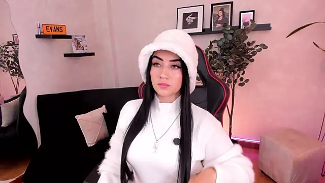 Snapshot of EmmyEvans1 chatting on November 2025 07:29:02 PM EmmyEvans1 online show from November 2025 07:29:02 PM