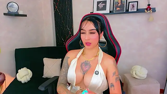 EmmyEvans1 online show from May 2026 07:44:02 PM