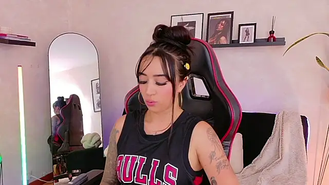 EmmyEvans1 online show from April 2026 07:31:01 PM