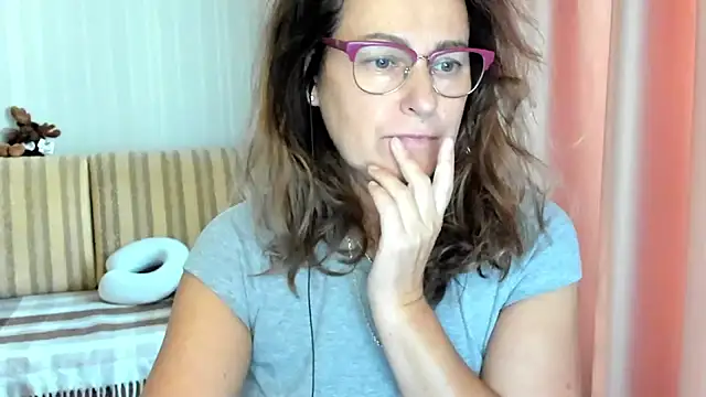 lauraoven online show from October 2025 12:52:01 PM
