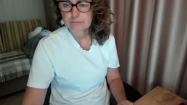 Snapshot of lauraoven chatting on July 2026 01:57:02 PM lauraoven online show from July 2026 01:57:02 PM