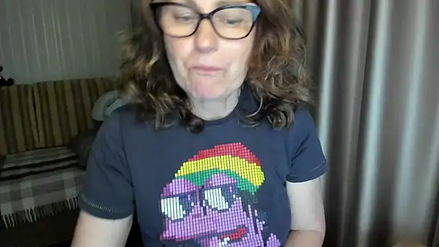 lauraoven online show from May 2026 06:26:02 PM