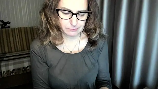 lauraoven online show from December 2025 07:12:01 AM