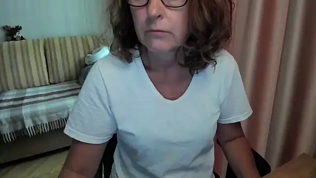 Snapshot of lauraoven chatting on August 2026 08:01:02 AM lauraoven online show from August 2026 08:01:02 AM
