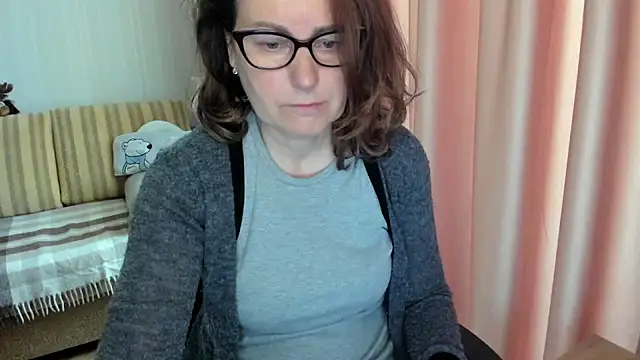 lauraoven online show from May 2026 07:45:02 AM