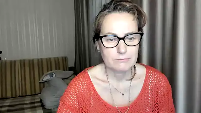 lauraoven online show from February 2025 05:30:02 PM
