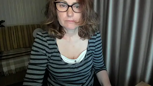 lauraoven online show from May 2026 06:22:01 PM