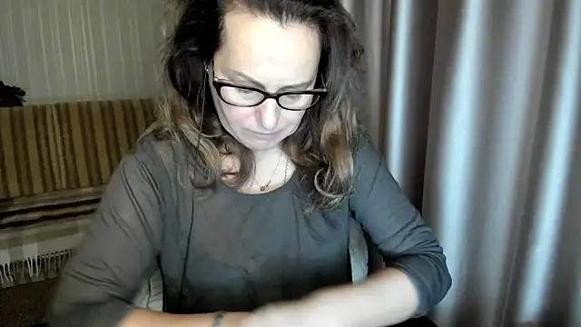 lauraoven online show from December 2025 08:06:02 AM