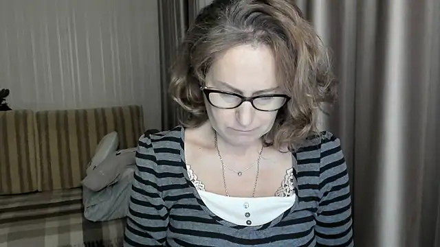 lauraoven online show from February 2025 03:16:01 PM