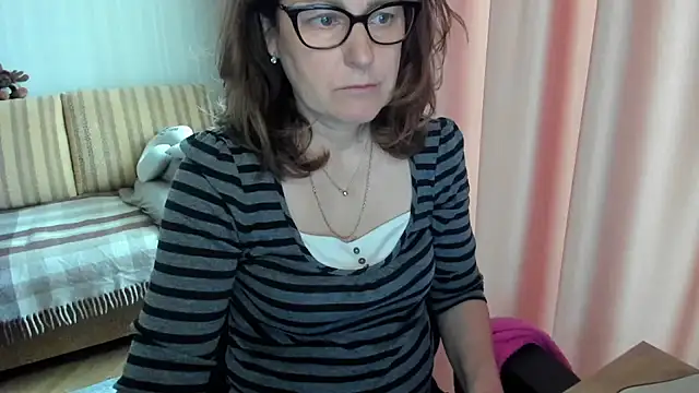 lauraoven online show from May 2026 09:58:01 AM