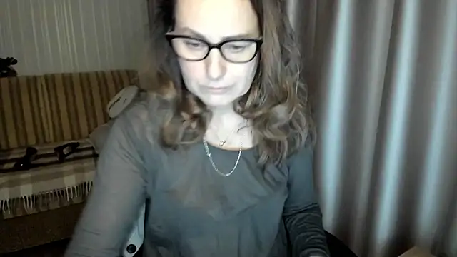 lauraoven online show from December 2025 09:45:02 AM