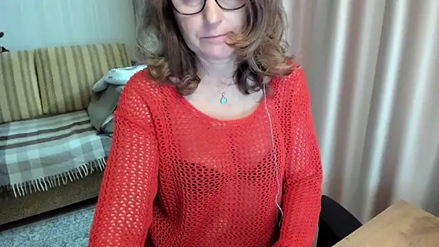 Snapshot of lauraoven chatting on June 2026 11:33:02 AM lauraoven online show from June 2026 11:33:02 AM