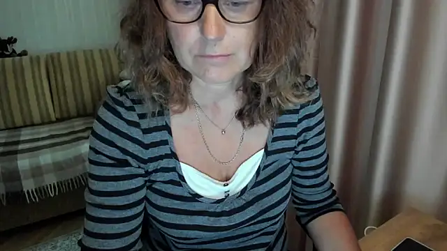 Snapshot of lauraoven chatting on July 2026 09:16:01 AM lauraoven online show from July 2026 09:16:01 AM