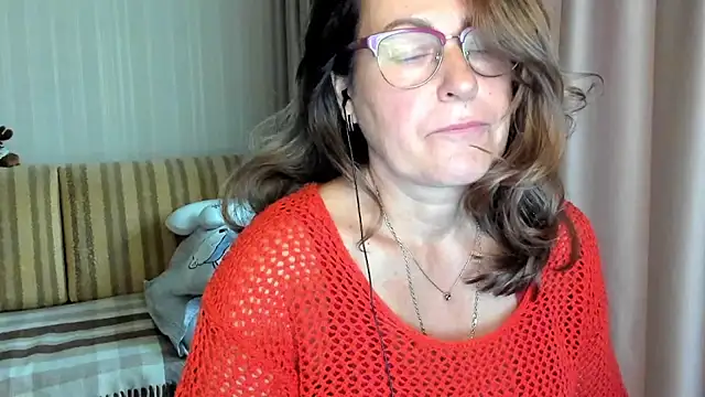 lauraoven online show from October 2025 06:48:02 AM