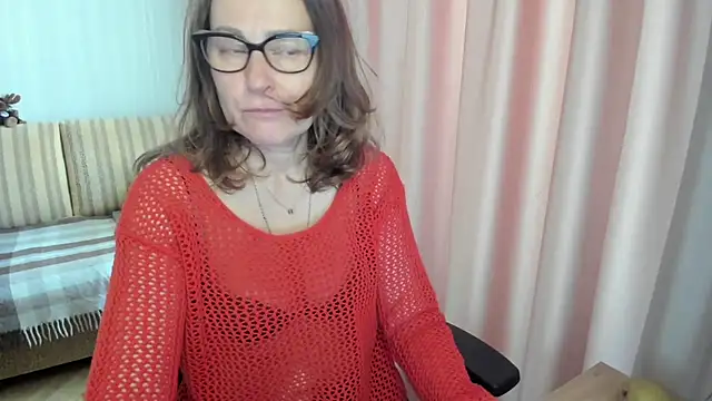 lauraoven online show from May 2026 01:05:01 PM