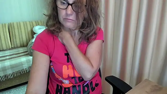 Snapshot of lauraoven chatting on July 2026 08:03:01 AM lauraoven online show from July 2026 08:03:01 AM