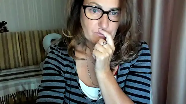 lauraoven online show from October 2025 02:21:02 PM
