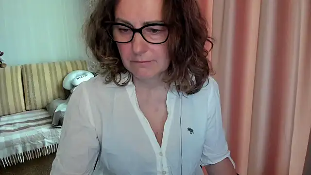 lauraoven online show from May 2026 07:41:01 AM