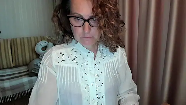 Snapshot of lauraoven chatting on July 2026 12:50:02 PM lauraoven online show from July 2026 12:50:02 PM