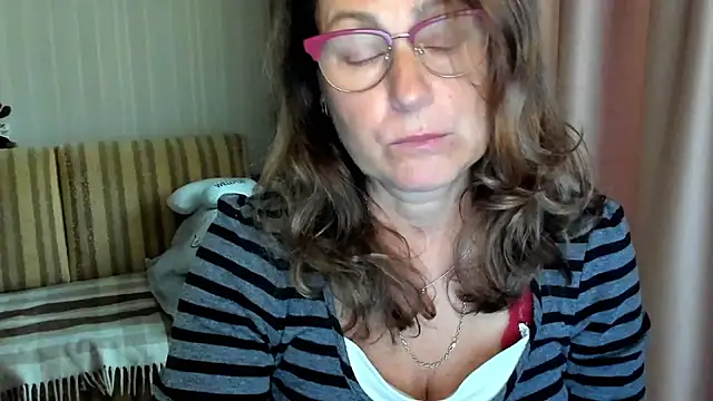 lauraoven online show from October 2025 09:12:02 AM