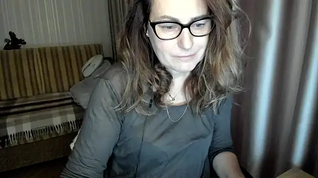 lauraoven online show from December 2025 07:57:01 AM