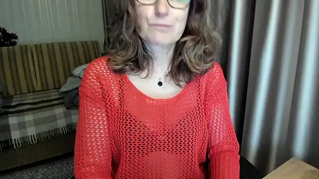 lauraoven online show from May 2026 07:03:02 PM