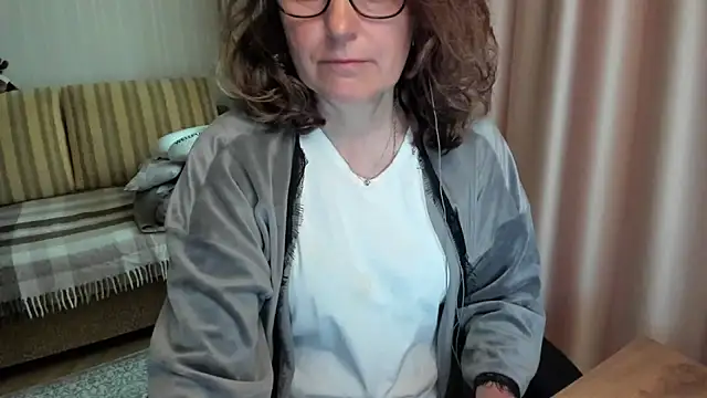lauraoven online show from May 2026 07:47:01 AM